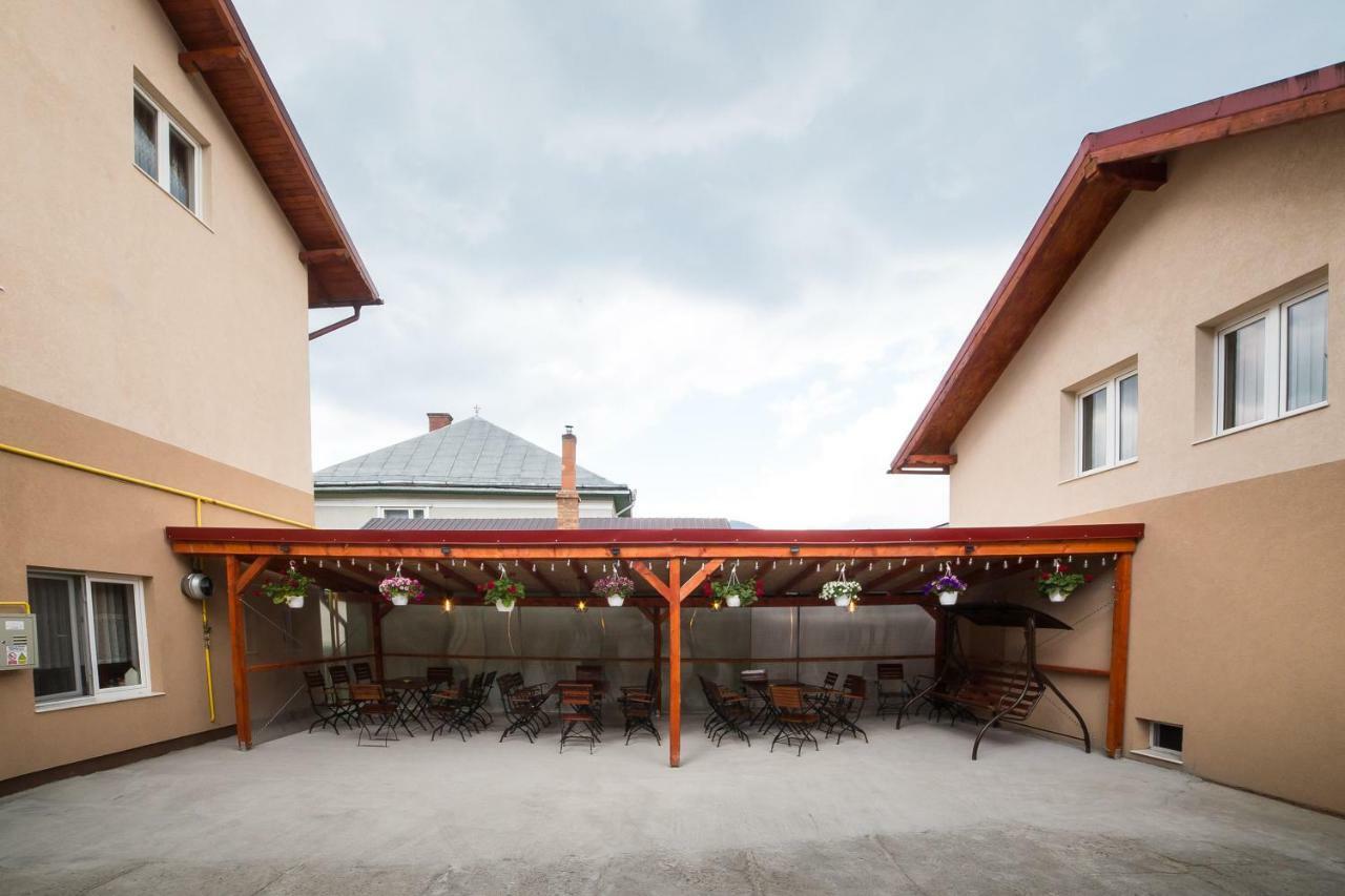 Готель Casa Burduhos Кимпулунг-Молдовенеск Екстер'єр фото